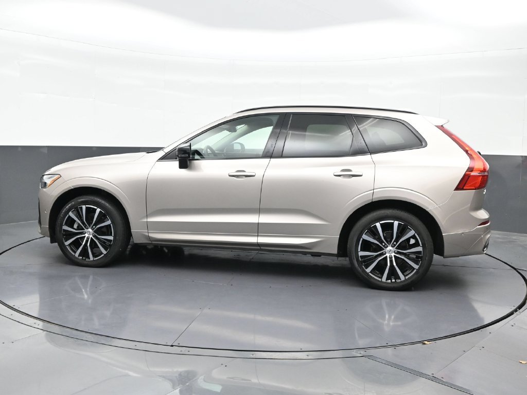 Certified 2024 Volvo XC60 B5 Plus AWD/4WD image 2