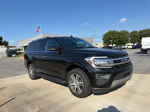 Used 2024 Ford Expedition Limited RWD image 3