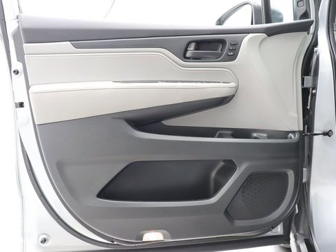 Used 2023 Honda Odyssey EX-L image 41