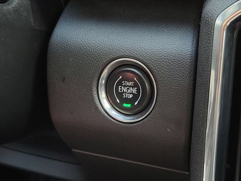 Used 2025 GMC Acadia Elevation FWD image 16
