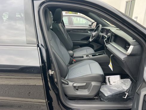 New 2026 Volkswagen Tiguan SE R-Line FWD image 31