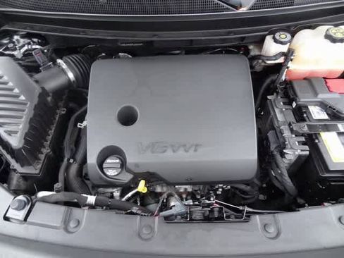 Used 2023 Chevrolet Traverse LT image 40