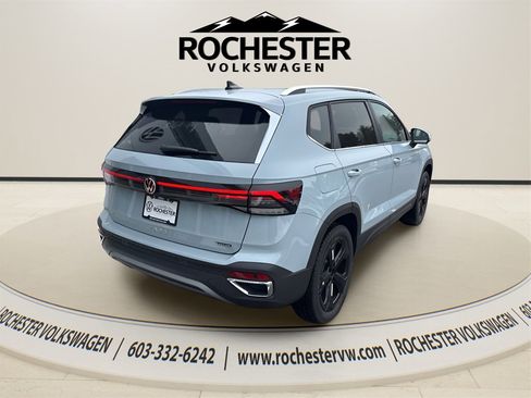 New 2026 Volkswagen Taos SEL image 7