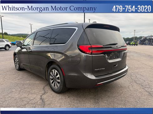 Used 2021 Chrysler Pacifica Touring-L w/ Uconnect Theater Family Group FWD image 8