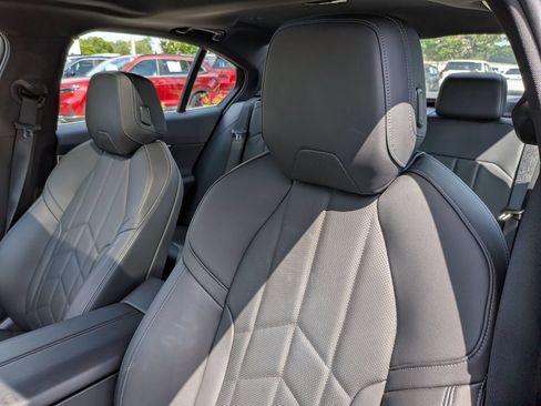 Used 2025 BMW i5 eDrive40i RWD image 15