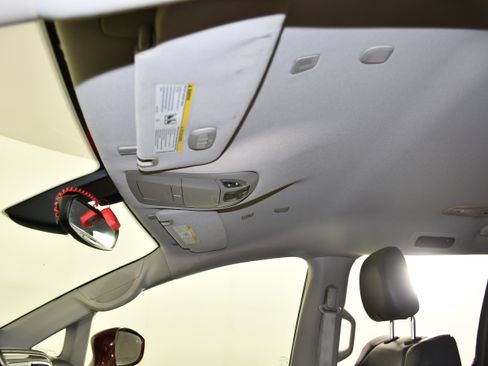 Used 2019 Chrysler Pacifica Touring-L FWD image 37