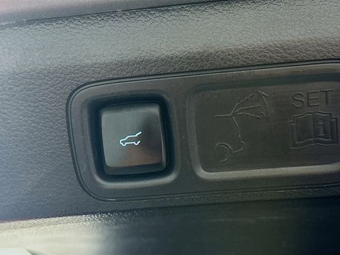 Used 2024 Ford Expedition Limited image 32