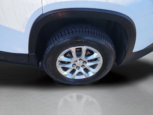 Used 2021 Chevrolet Traverse LS image 13