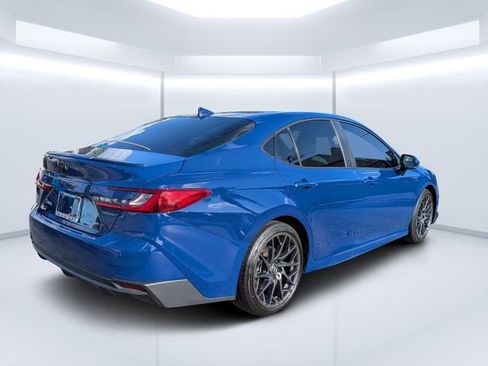 Used 2025 Toyota Camry SE w/ Convenience Package FWD image 3
