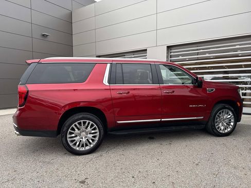 Used 2023 GMC Yukon XL Denali image 8