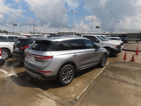 Used 2022 Lincoln Corsair FWD w/ Equipment Group 101A image 11