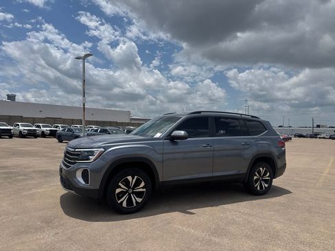 Used 2024 Volkswagen Atlas SE FWD image 11