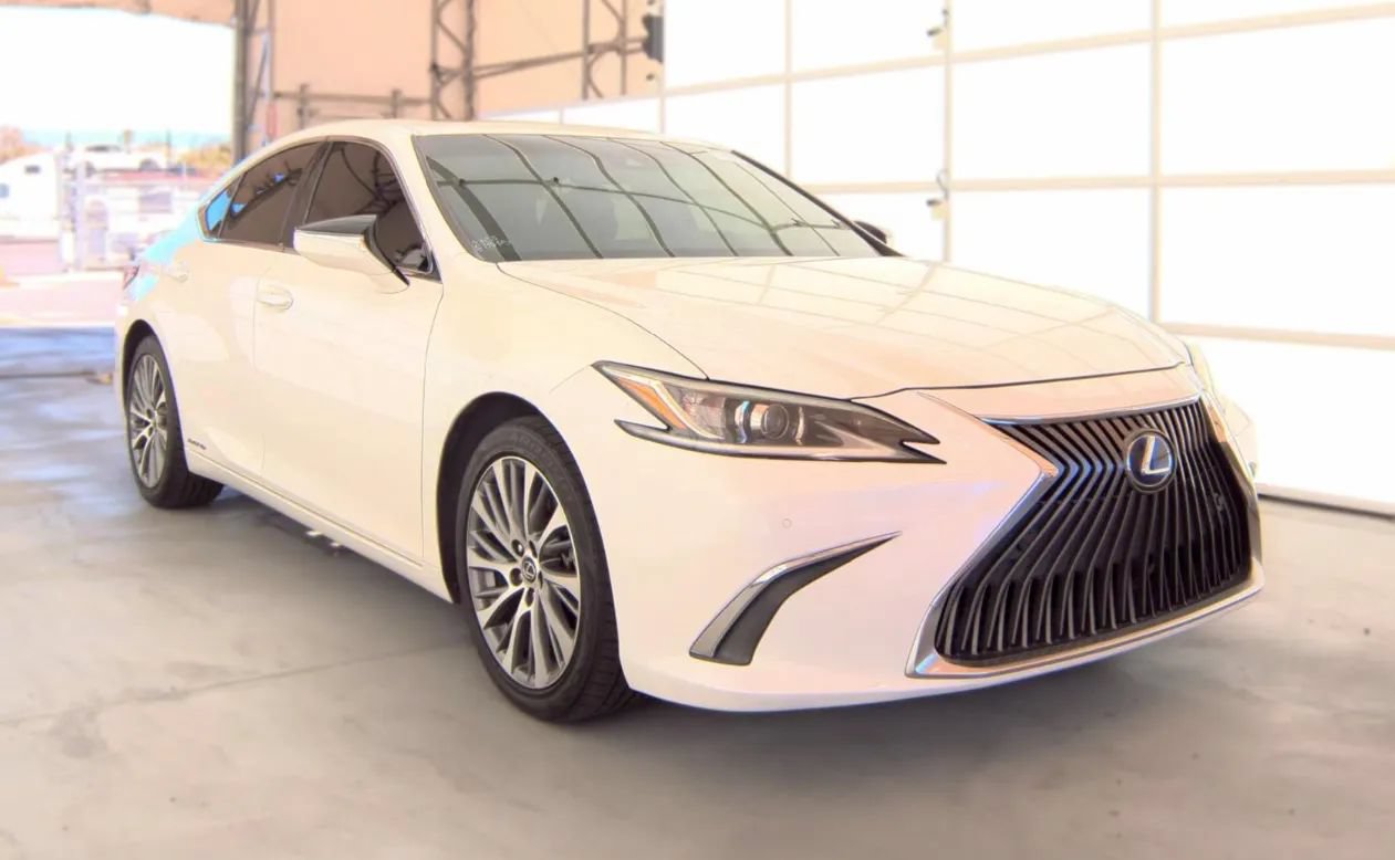 Used 2021 Lexus ES 300h w/ Premium Package FWD image 2