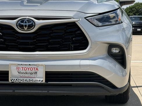 Used 2023 Toyota Highlander XLE FWD image 9