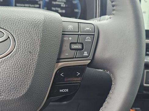 Used 2026 Toyota Camry XLE image 33