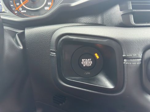 Used 2025 Jeep Wrangler Sahara image 22