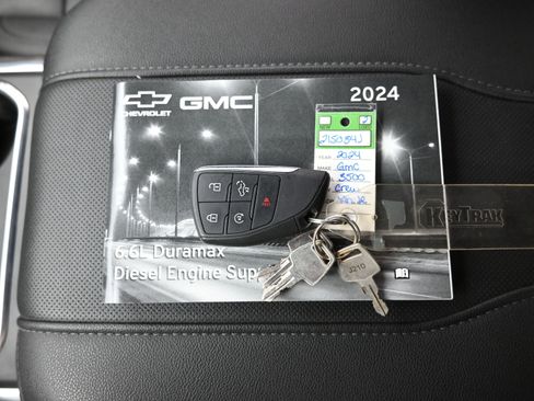 Used 2024 GMC Sierra 3500 SLT w/ SLT Convenience Package image 19