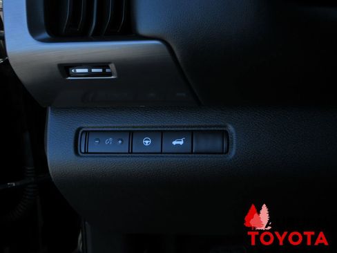 Used 2024 Nissan Pathfinder SL AWD/4WD image 14