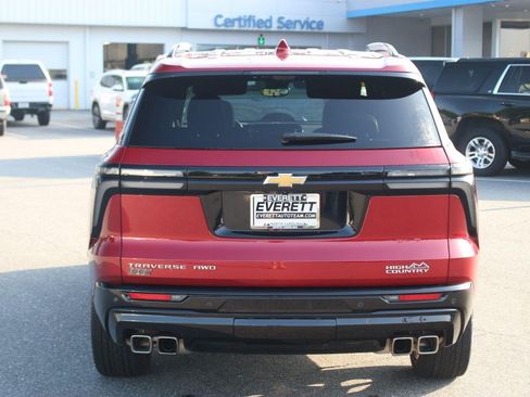 Used 2025 Chevrolet Traverse High Country AWD/4WD image 6