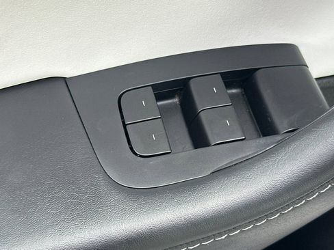 Used 2021 Tesla Model Y Long Range image 12