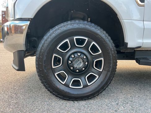 Used 2022 Ford F350 XLT w/ XLT Premium Package image 9