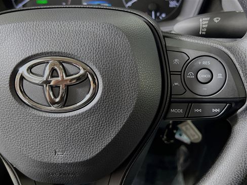 Used 2025 Toyota Corolla LE image 20