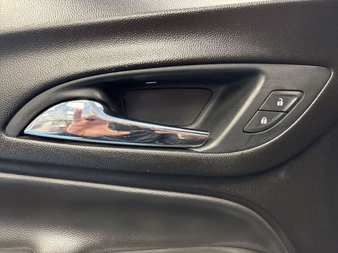 Used 2021 Chevrolet Equinox LT image 23