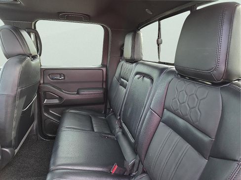 Used 2022 Nissan Frontier PRO-4X w/ Pro-4X Premium Package image 10