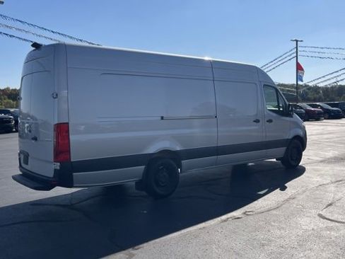 Used 2024 Mercedes-Benz Sprinter 2500 image 8
