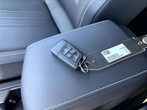 Used 2023 Volkswagen Tiguan SE AWD/4WD image 20
