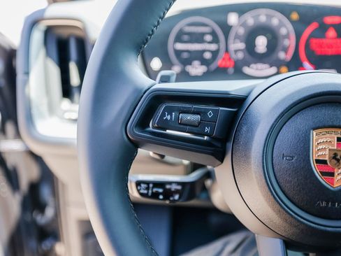 Certified 2025 Porsche Cayenne AWD/4WD image 17