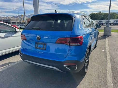 Used 2022 Volkswagen Taos SE w/ Panoramic Sunroof Package image 4