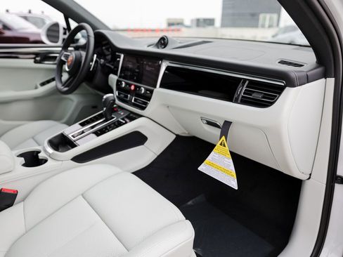 New 2026 Porsche Macan image 27