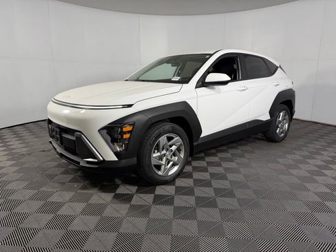 Used 2025 Hyundai Kona SE image 3