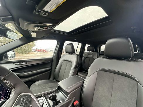 New 2025 Jeep Grand Cherokee Altitude image 16