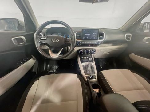 Used 2025 Hyundai Venue SEL FWD image 19