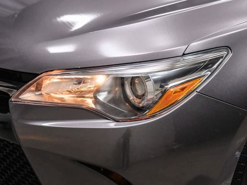 Used 2017 Toyota Camry SE image 12