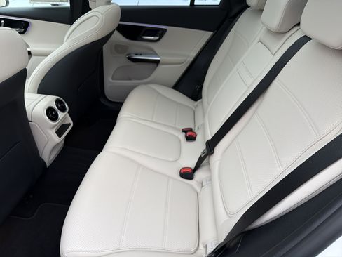 Used 2025 Mercedes-Benz GLC 300 4MATIC image 24