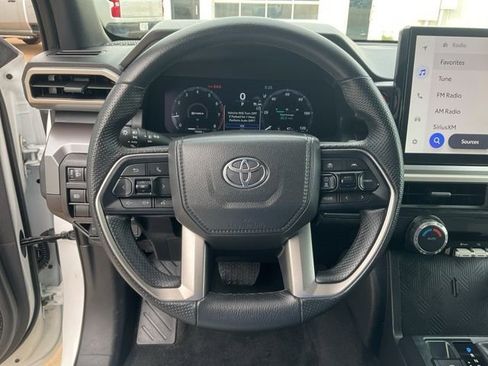 Used 2025 Toyota Tacoma TRD Off-Road AWD/4WD image 9