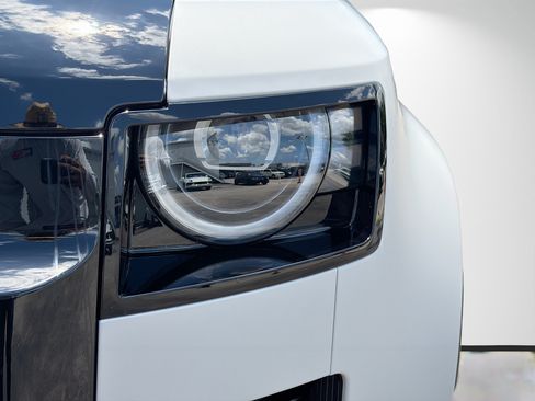 New 2026 Land Rover Defender 110 X AWD/4WD image 9
