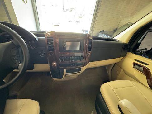 Used 2013 Mercedes-Benz Sprinter 2500 image 9
