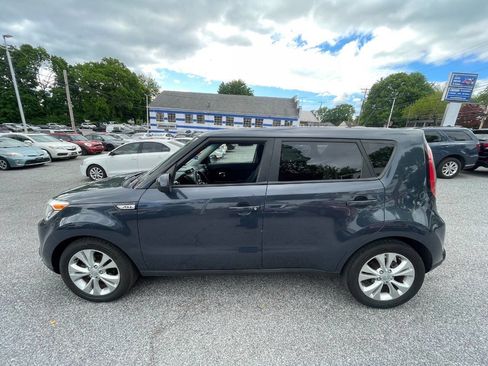 Used 2016 Kia Soul + FWD image 9
