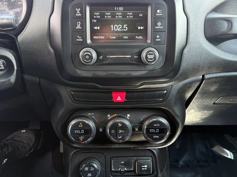 Used 2015 Jeep Renegade Trailhawk w/ Popular Equipment Group AWD/4WD image 26