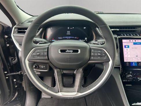 Used 2023 Jeep Grand Cherokee L Limited image 12