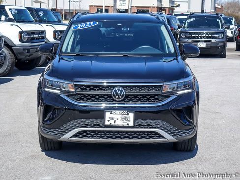 Used 2023 Volkswagen Taos SE image 2