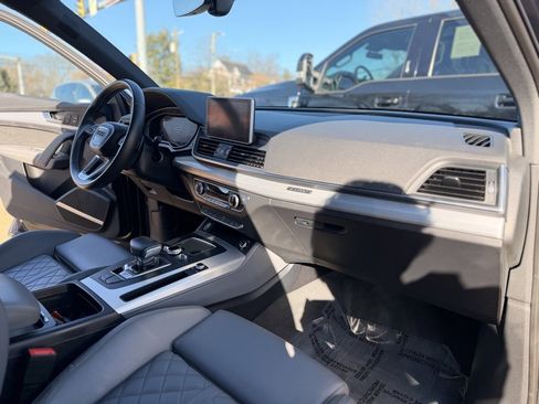 Used 2018 Audi SQ5 Prestige w/ Prestige Package image 9