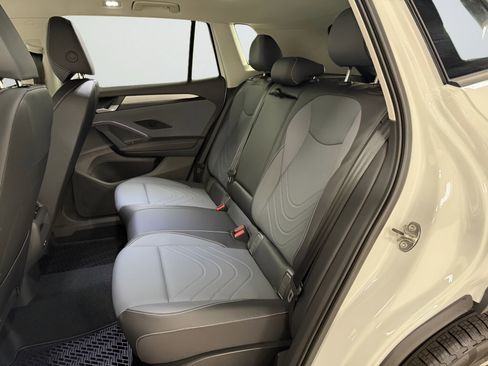 New 2025 Volkswagen Tiguan SE image 19