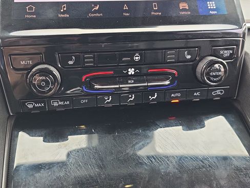 Used 2024 Jeep Grand Cherokee L Limited image 23