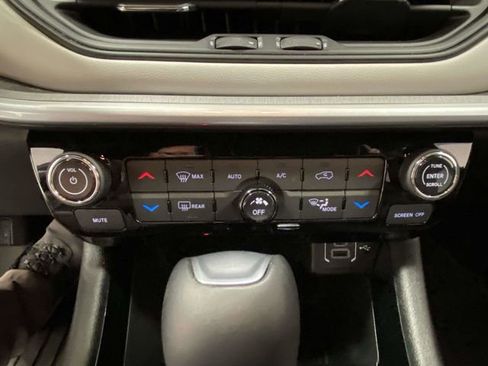 Used 2024 Jeep Compass Limited image 19