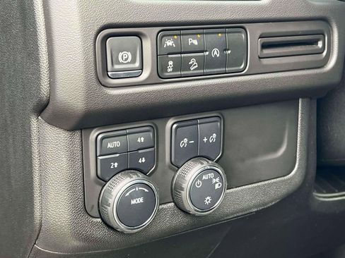 Used 2024 Chevrolet Suburban Premier AWD/4WD image 19